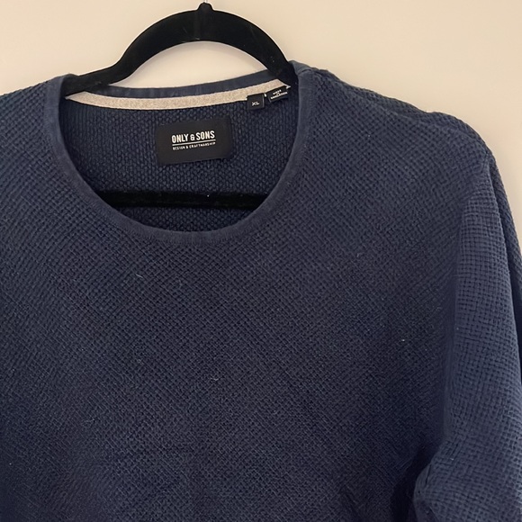 ❤️2 for $20❤️ Only and sons waffle navy men’s sweater - Picture 2 of 2